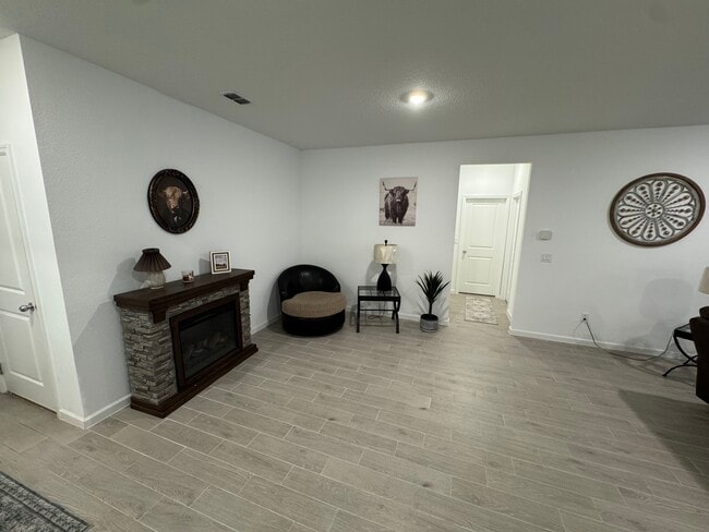 Building Photo - 8486 Horsebit Cir