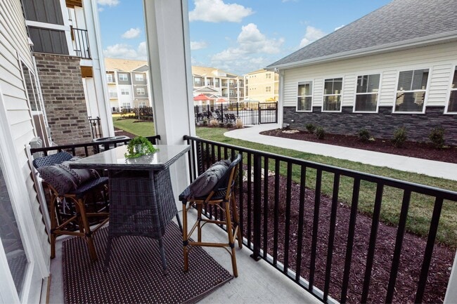 Building Photo - District Vue