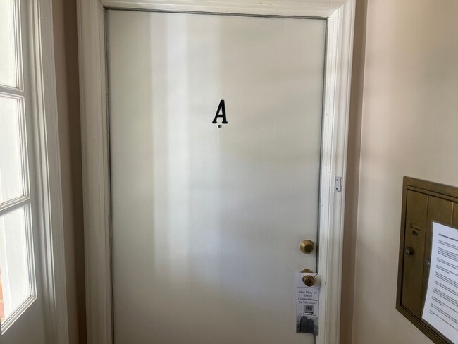 Building Photo - 2 Bed, 1 Bath Condo