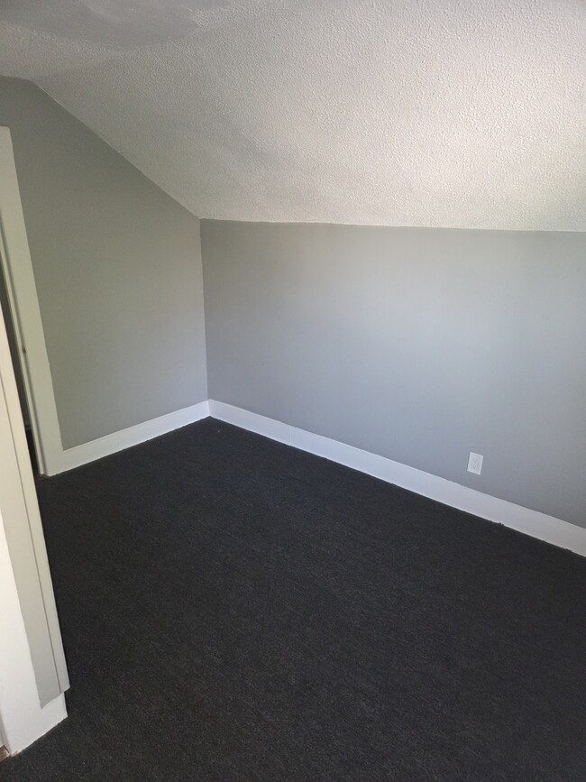 Bedroom #1 - 11 Hammond St