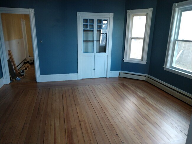 Building Photo - 172 Kittredge St