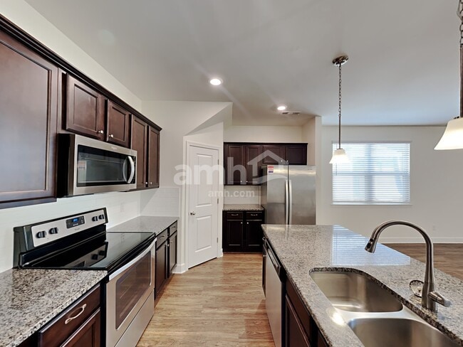 Building Photo - 5072 Trailwater Dr