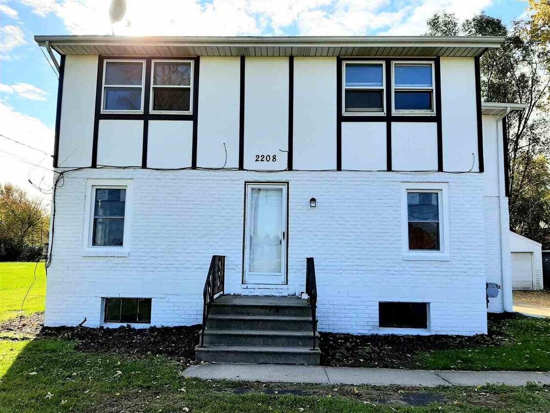 2208 Bay City Rd, Midland, MI 48642 House for Rent in Midland, MI