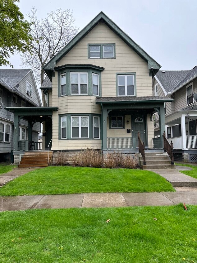Primary Photo - 168 Berkeley St