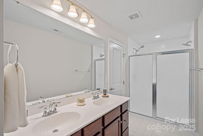 Building Photo - 206 Scenic View Ln