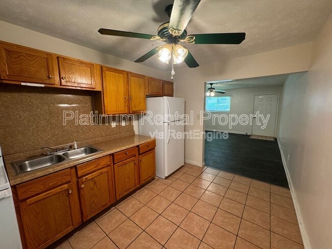 Building Photo - 541 Springwood Dr