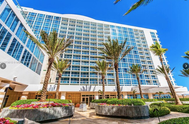 Building Photo - 6801 Collins Ave