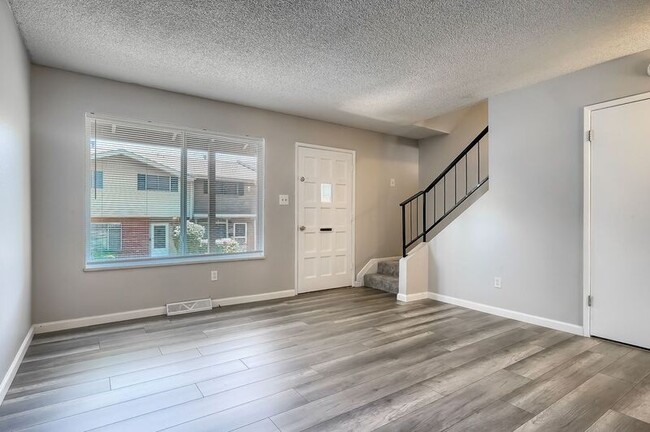 Building Photo - 9006 Mansfield Ave