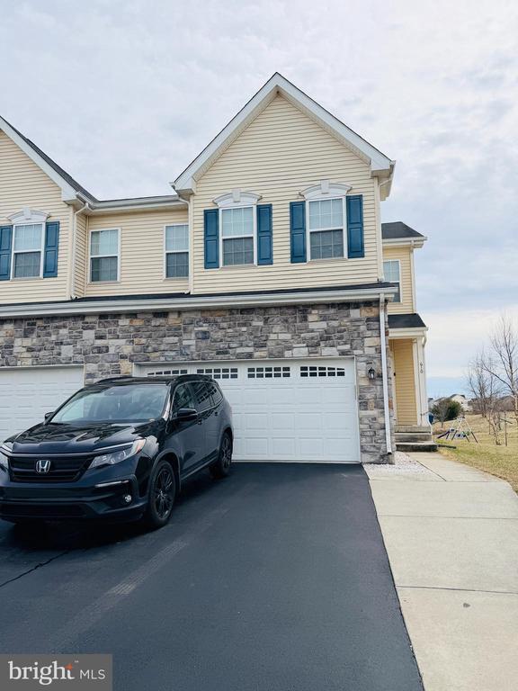 Building Photo - 610 Irish Ct