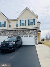 Building Photo - 610 Irish Ct