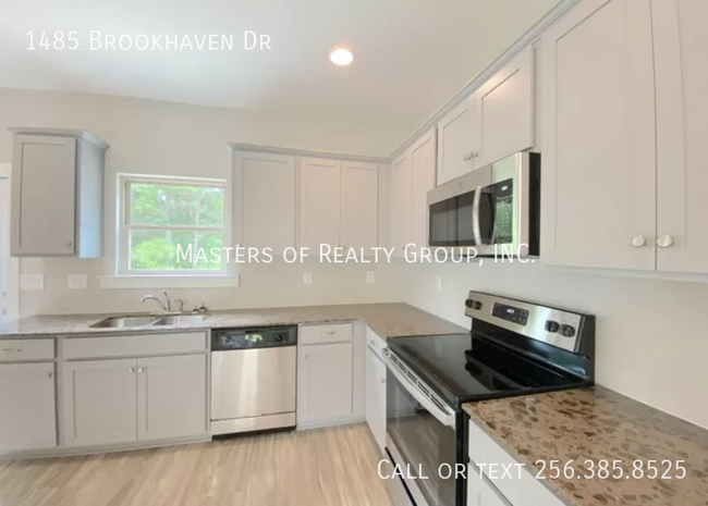 Building Photo - Newly renovated house in the Brookhaven ne...