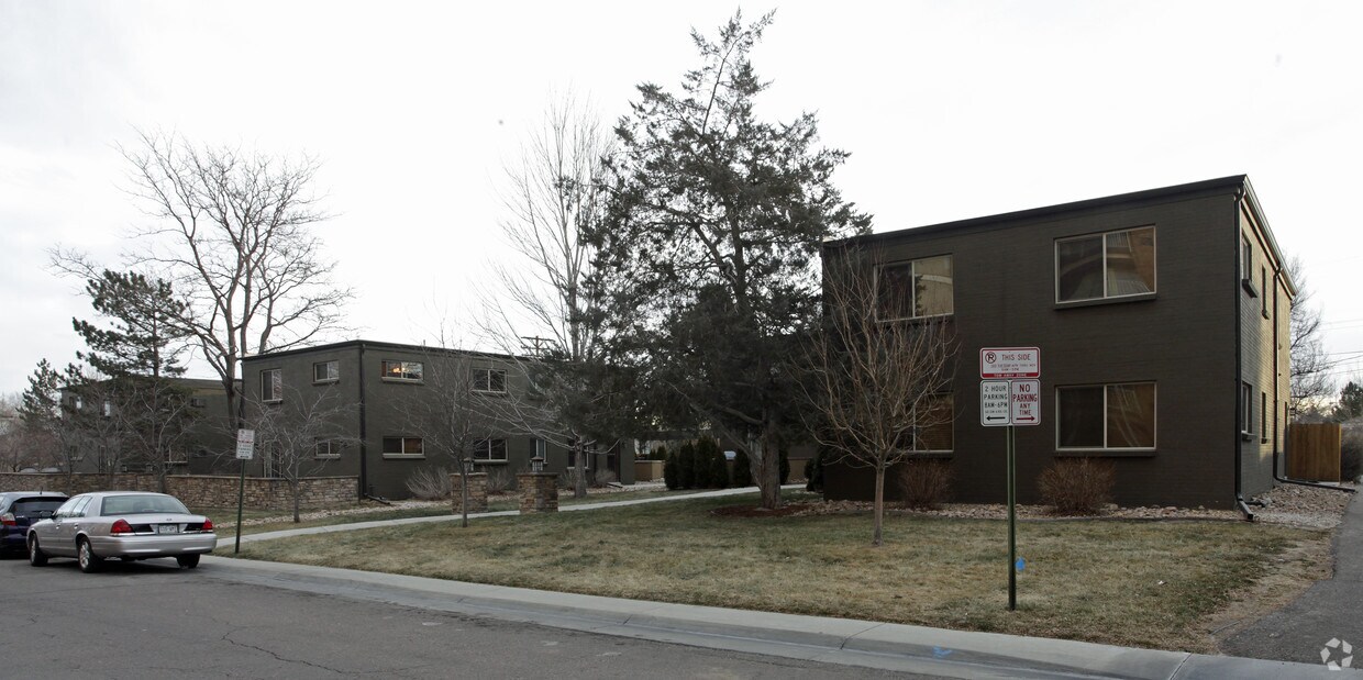Eudora Street Townhomes Apartments in Denver, CO