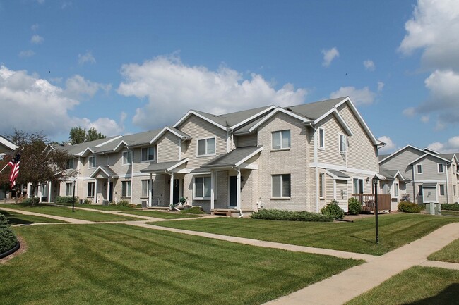 Building Photo - Madison Townhomes