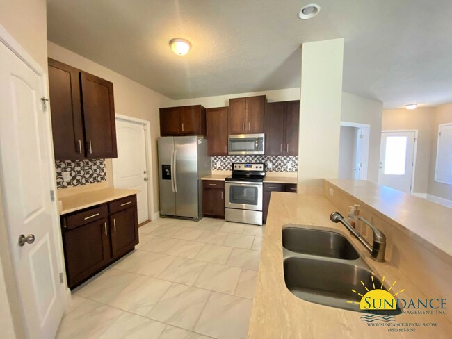 Foto del edificio - Camille Cove Crestview Home, Call Today!