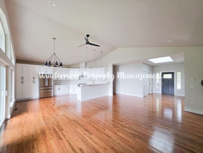 Building Photo - Luxurious and Immaculate 3 bed with office on 1.75 acre lot