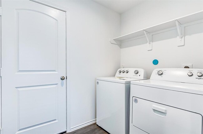 Foto del edificio - 5203 Castlebury Meadows Dr