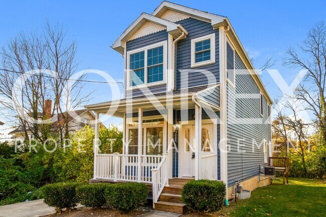 Building Photo - This 2 story home will blow you away!
