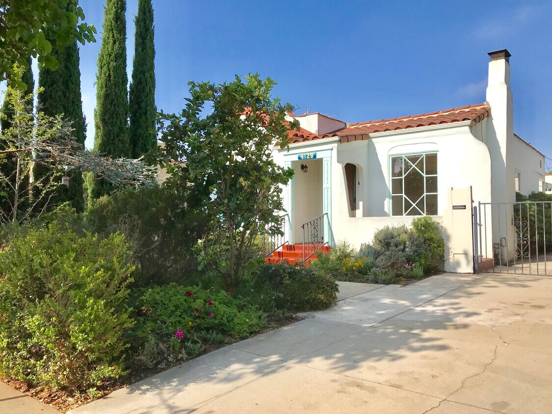 Front of house and garden - 4129 Mildred Ave