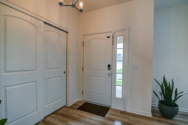 Building Photo - 2583 Dogwood Ln