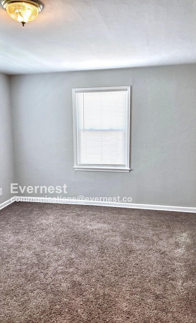 Foto del edificio - 5636 Sunbury Ave