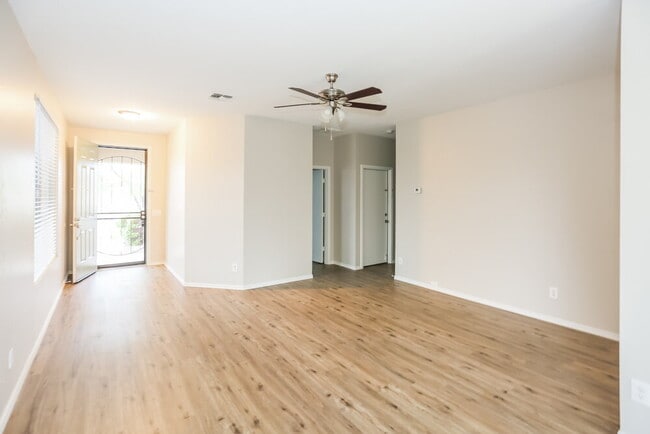 Foto del edificio - 3139 W Pollack St