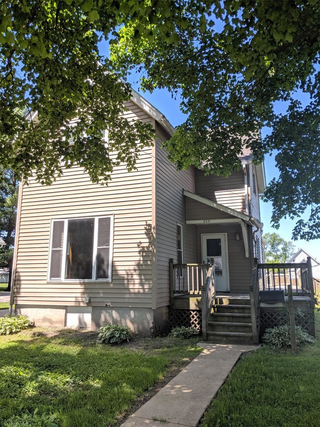 805 Maple Ave, Belvidere, IL 61008 House Rental in Belvidere, IL