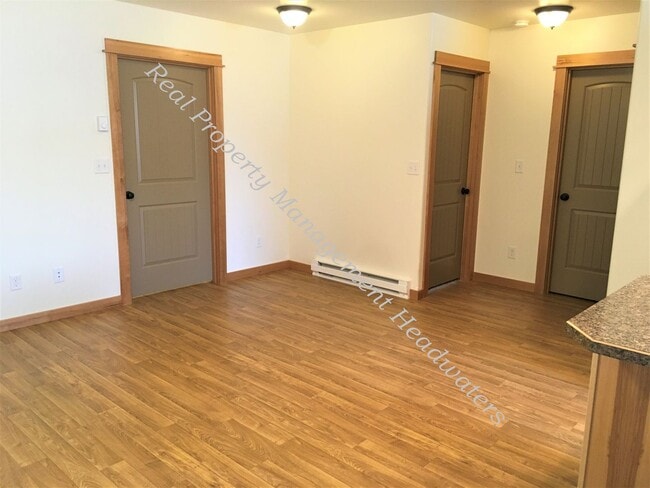 Building Photo - Linden 1502-1504