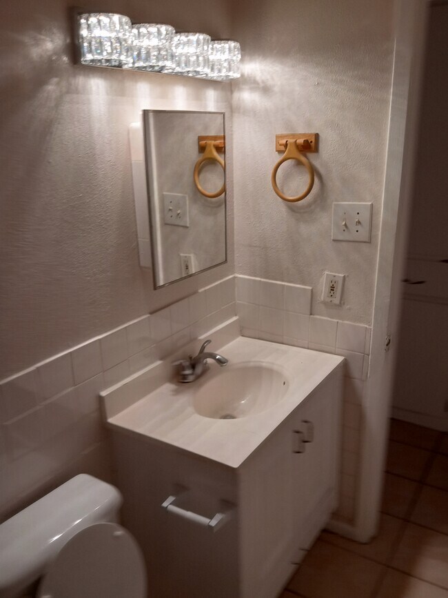 Foto del edificio - 6125 Birchwood Dr