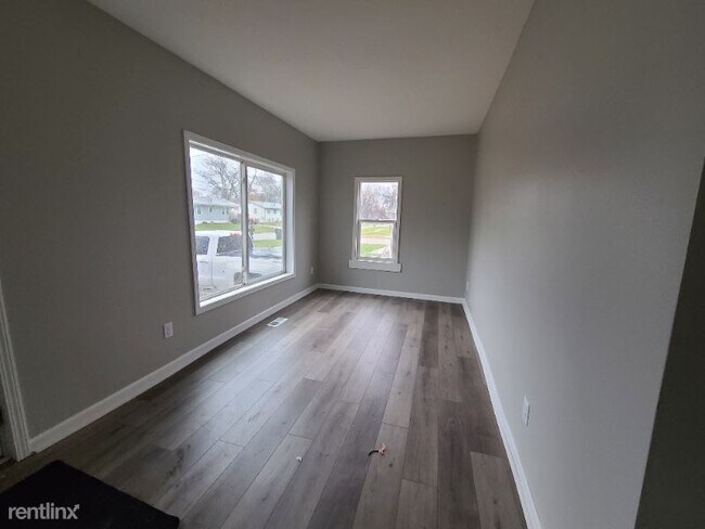 Building Photo - 3 br, 1 bath House - 2511 E 24th St