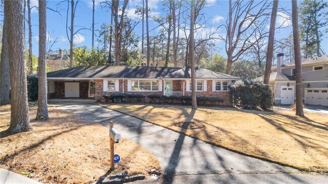 Foto del edificio - 2038 S Akin Dr