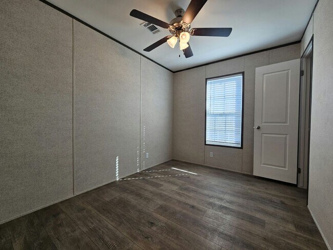 Building Photo - 1022 Myakka Dr