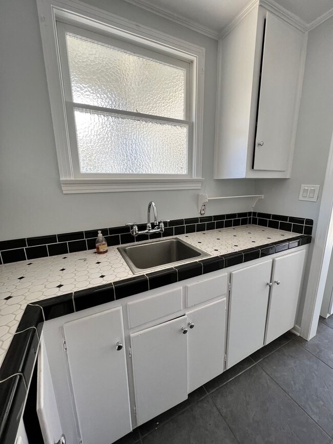 Building Photo - Mulberry Avenue