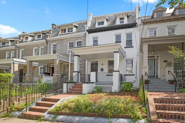 Building Photo - 4607 8th St NW