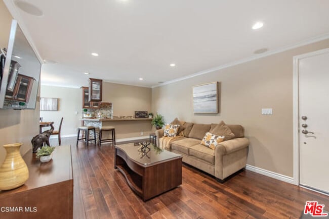 Foto del edificio - 525 N Sycamore Ave
