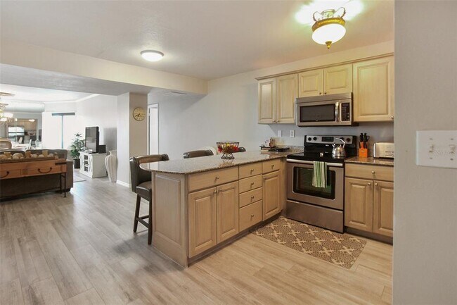 Building Photo - 1050 Longboat Club Rd