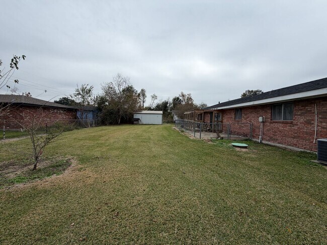 Foto del edificio - Large 3/3.5 fenced backyard
