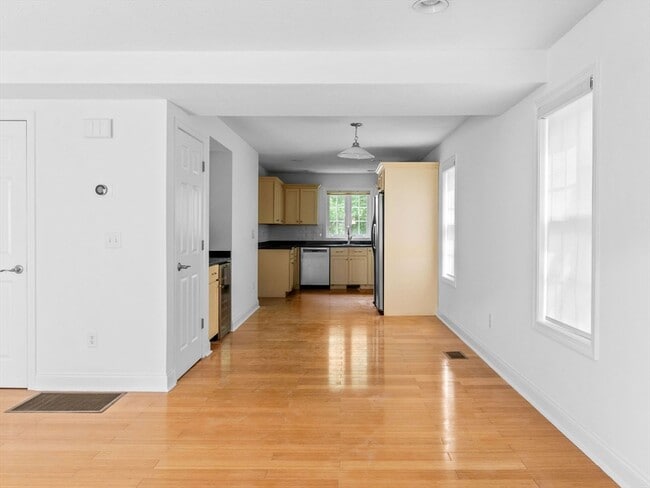 Building Photo - 40 Brattle St