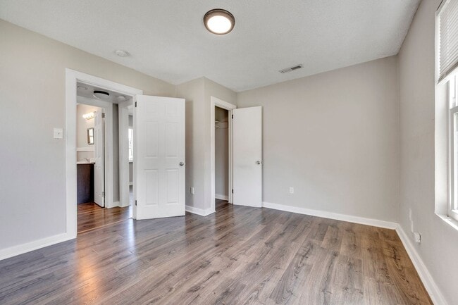 Building Photo - Fresh and Clean - 1 Bed 1 Bath Apartment - Monte Sano Bungalows