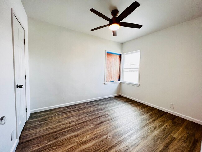 Foto del edificio - 3606 Golden Ave