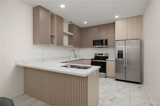 Building Photo - 15 Stablewood