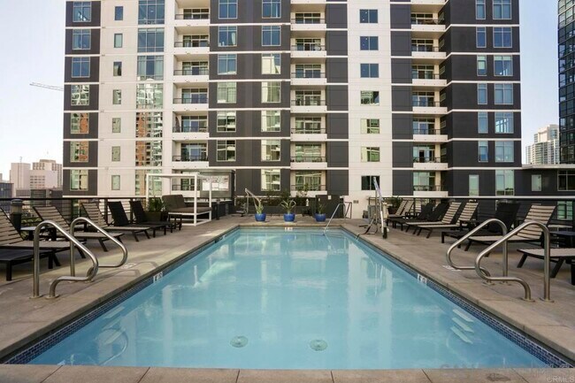 Foto del edificio - 425 W Beech St