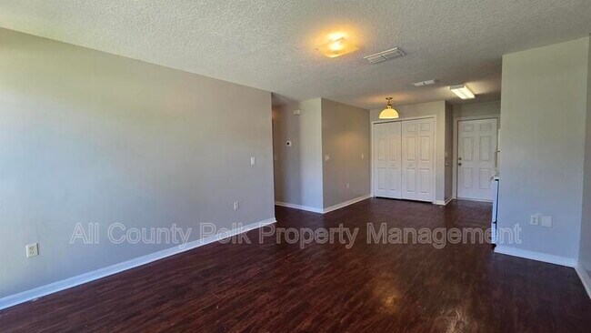 Foto del edificio - 840 Fox Lake Dr