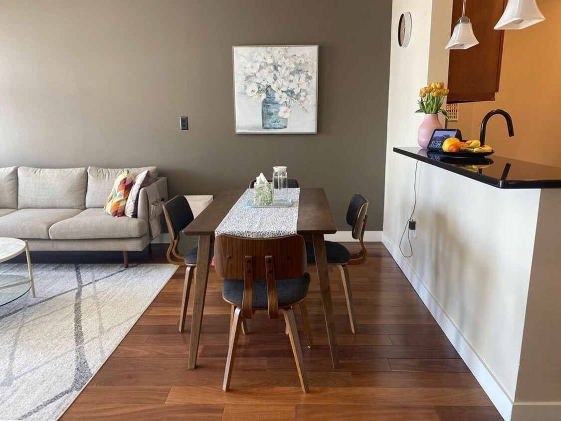Primary Photo - Spacious 2 bed 2 bath!