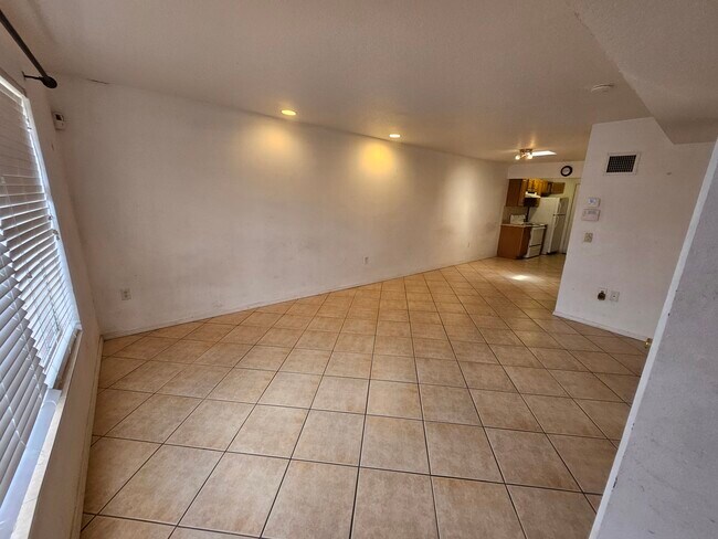 Foto del edificio - 2929 W Oak Ridge Rd