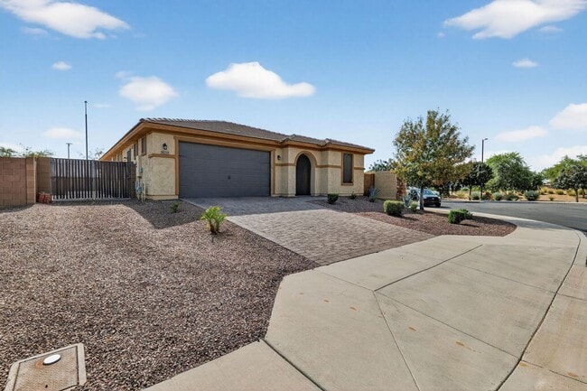 Building Photo - Spacious 4BR House in Goodyear