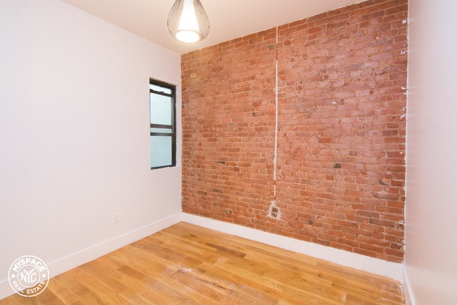 Building Photo - 291 Monroe St