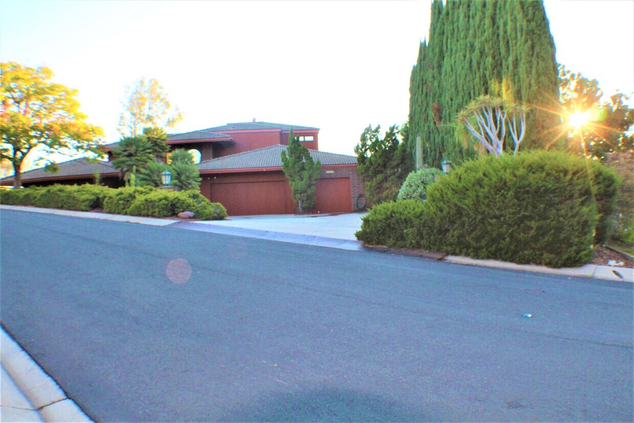Primary Photo - 6080 Cielo Vista Ct