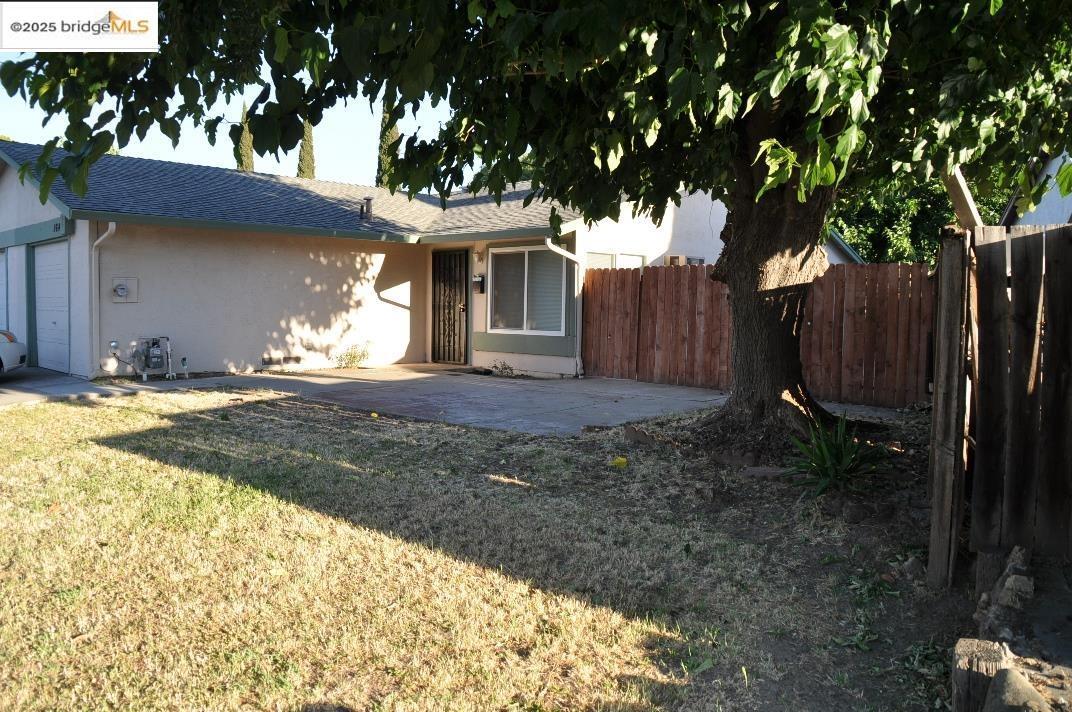 Foto principal - 164 E Trident Dr