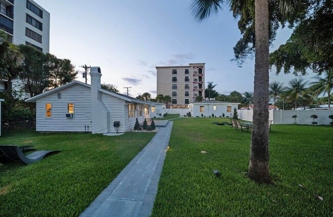 Foto del edificio - 2317 N Ocean Blvd