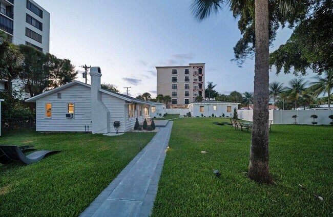 Foto del edificio - 2317 N Ocean Blvd